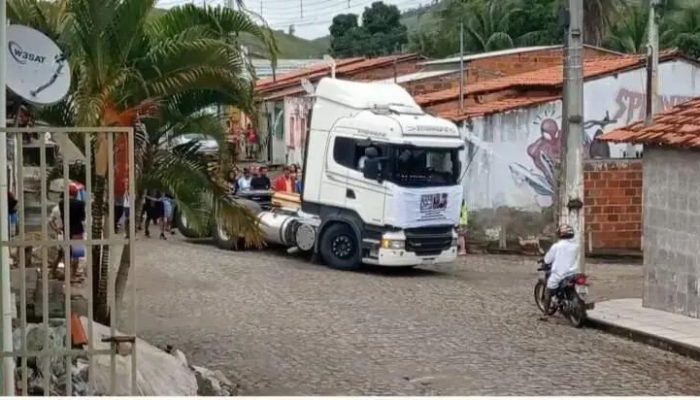 Últimas notícias: Enterro de Matheus Ferraz movimenta Itarantim