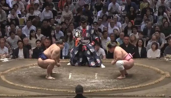 Ura Kazuki faz história no sumô com técnica rara e impressionante