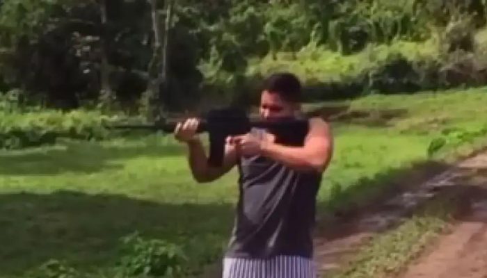 Vereador é flagrado disparando fuzil de uso restrito em Ubaitaba