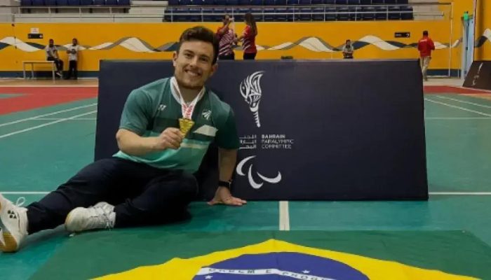 Vitor Tavares brilha e conquista ouro no Torneio de Badminton no Bahrein