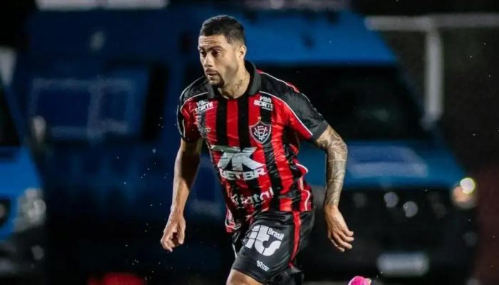 Vitória aluga Wellington Rato para o Goiás até o final da temporada 2025