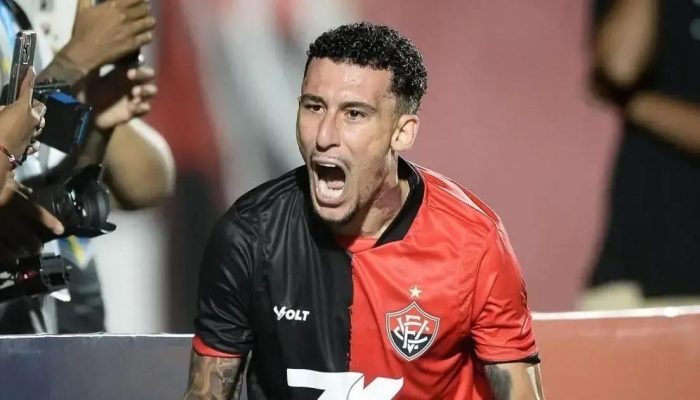 Vitória anuncia desfalque de Gabriel Baralhas por conta de tontura