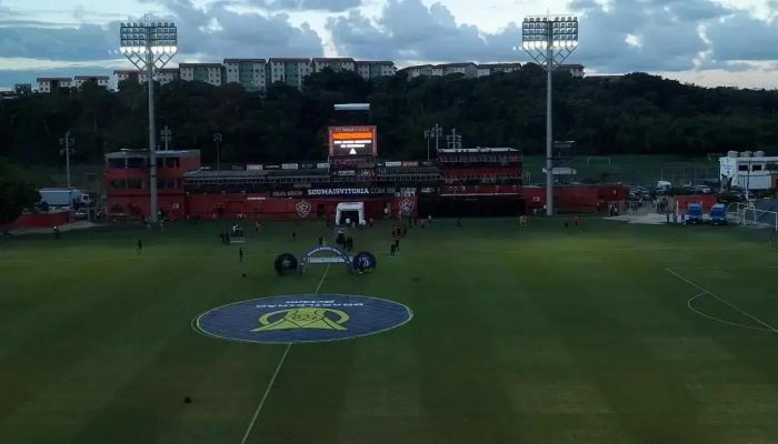Vitória e Santos buscam se afastar do rebaixamento no Brasileirão