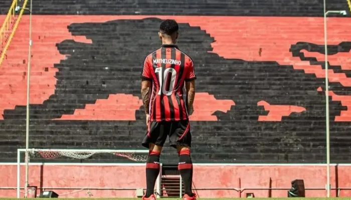Vitória lança promoção para sócios comemorando a nova camisa 10 de Matheuzinho