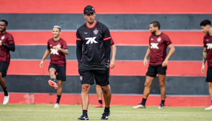 Vitória retoma atividades com reforços após pausa da Copa do Mundo