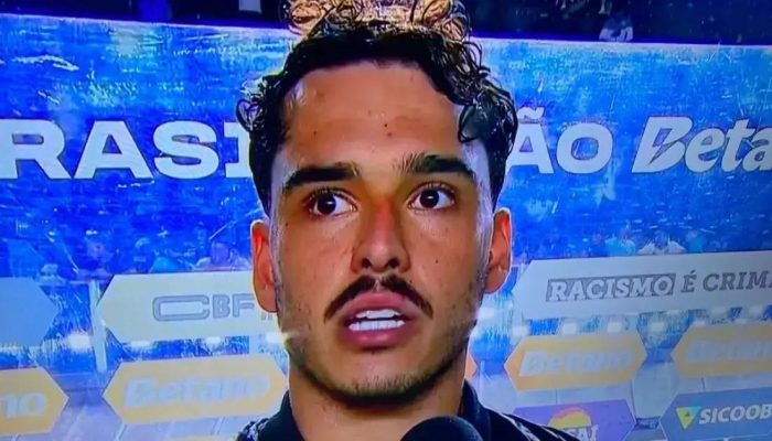 Vitória vence Santos na Vila Belmiro e mantém luta contra rebaixamento