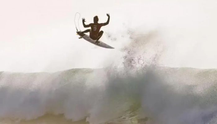 Yago Dora e Filipe Toledo se destacam em Jeffreys Bay e avançam na WSL